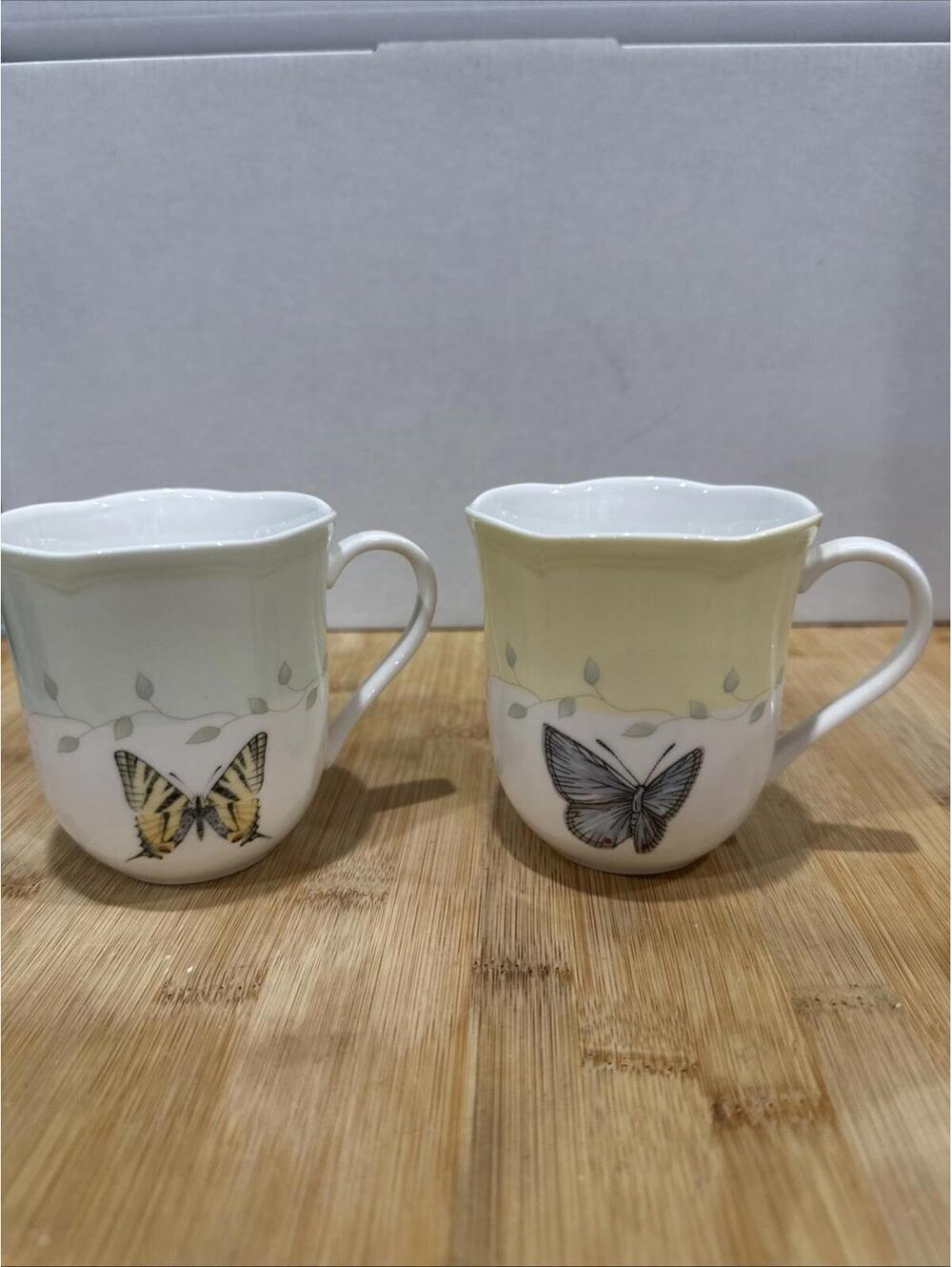 Lenox Coffee Mug Butterfly Meadow  Pastel Scalloped Edge 10oz Set of 2 Cups *
